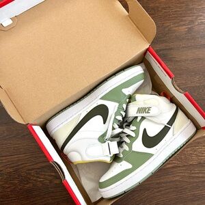 Nike. Kids. Size 5 Youth